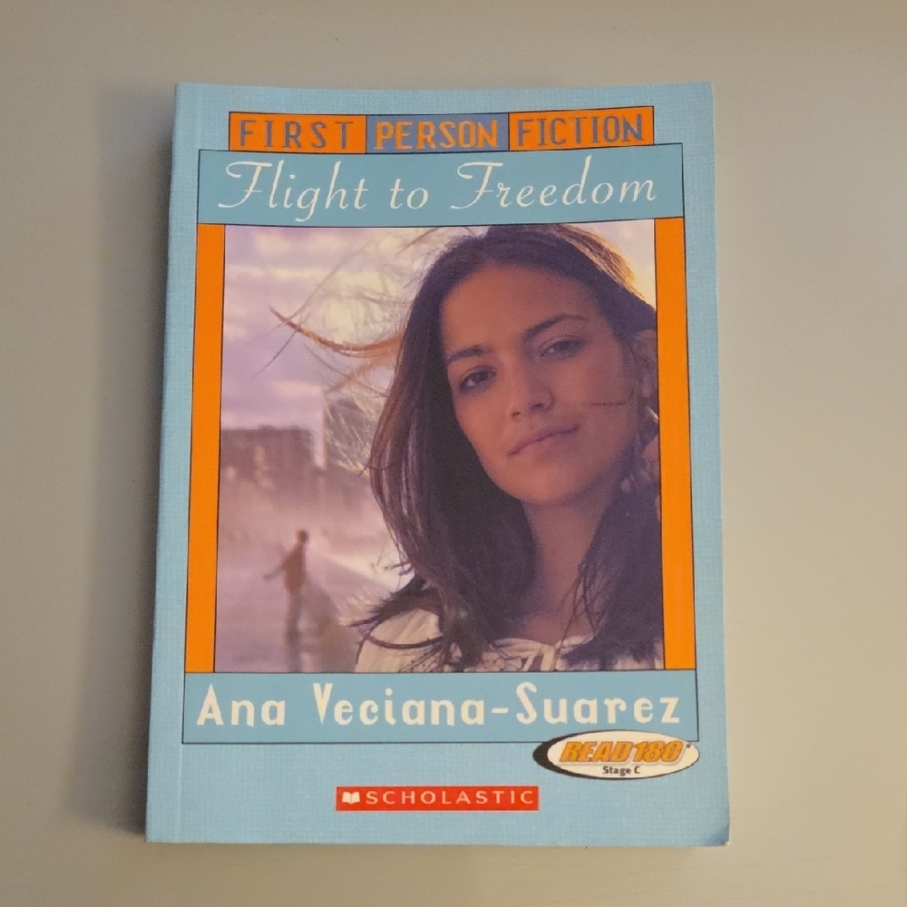 (J40) Scholastic Blue 'Flight to Freedom' Book